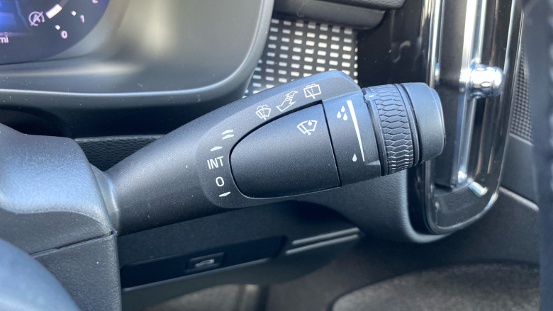 Volvo Xc40 2.0 B4P Plus Dark 5dr AWD Auto Petrol Estate